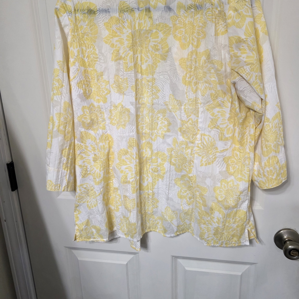 (2 FOR $20) Elegant Yellow Floral Button Down Shirt - Picture 3 of 5